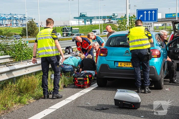 Motorrijder zwaargewond bij botsing met auto