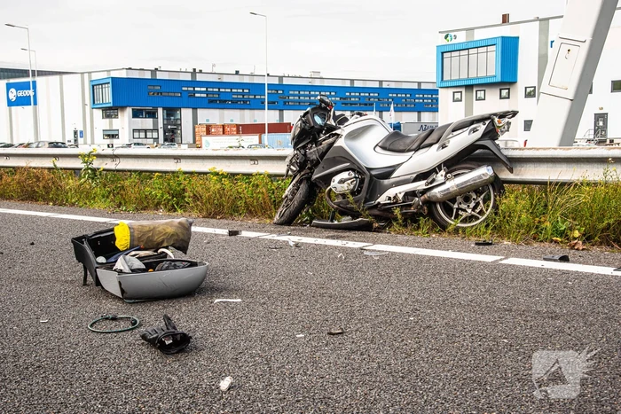 Motorrijder zwaargewond bij botsing met auto