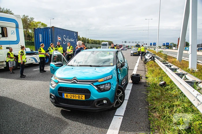 Motorrijder zwaargewond bij botsing met auto