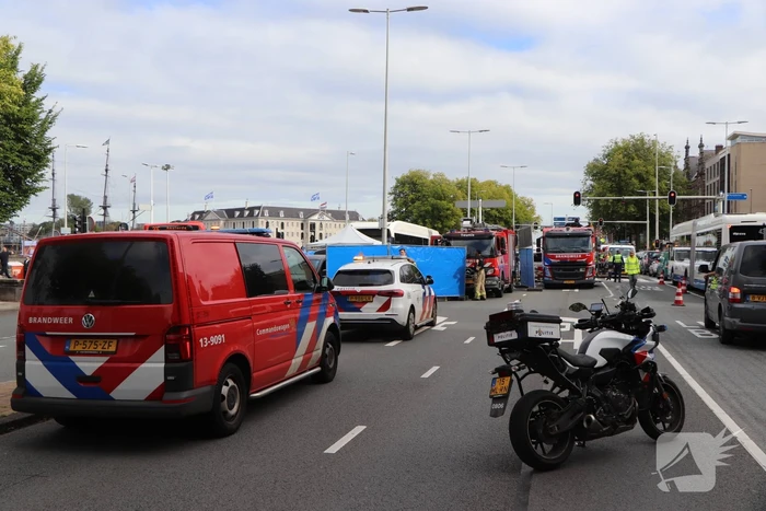 Fietser overleden bij aanrijding met bus