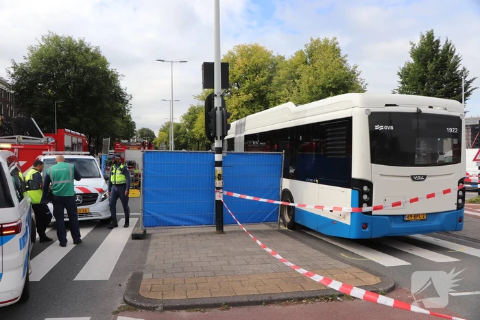 Fietser overleden bij aanrijding met bus