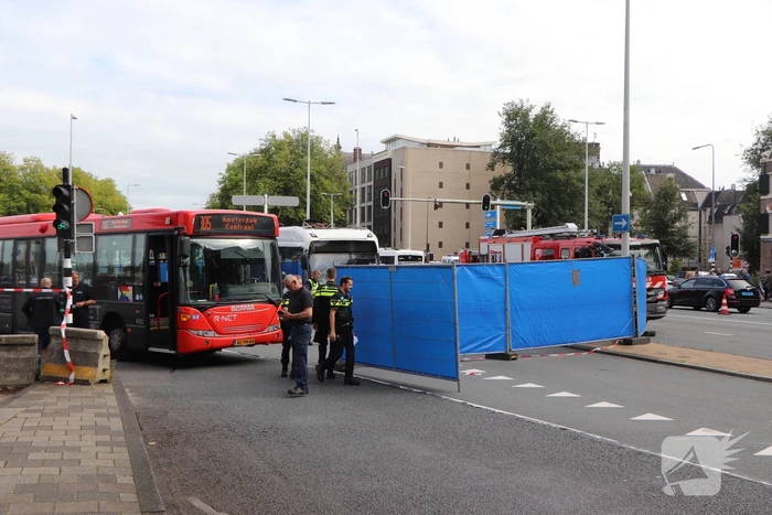 Fietser overleden bij aanrijding met bus