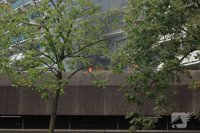 Felle uitslaande brand in flatgebouw