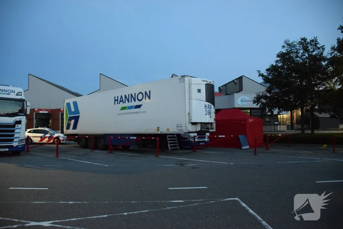 Overleden persoon aangetroffen in vrachtwagen