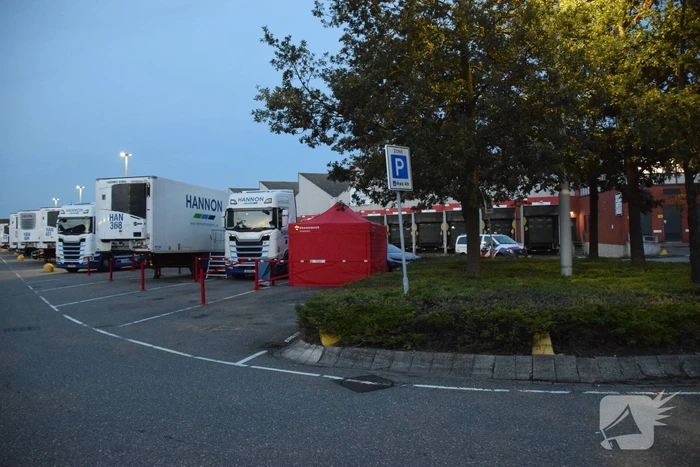 Overleden persoon aangetroffen in vrachtwagen