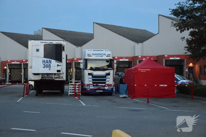 Overleden persoon aangetroffen in vrachtwagen