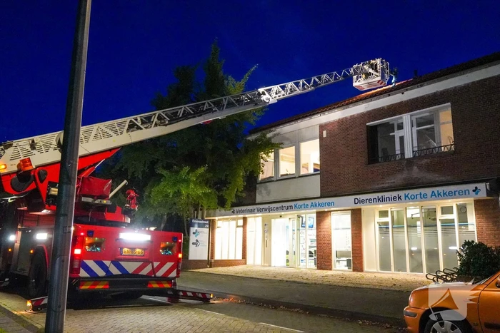 Woningen en dierenarts ontruimd vanwege schoorsteenbrand