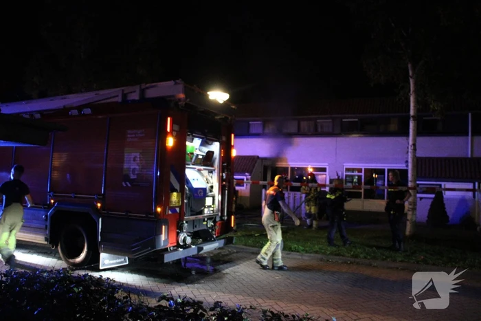 Rookontwikkeling uit woning, persoon naar ziekenhuis