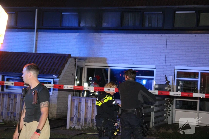 Rookontwikkeling uit woning, persoon naar ziekenhuis