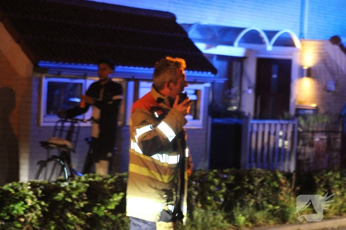Rookontwikkeling uit woning, persoon naar ziekenhuis