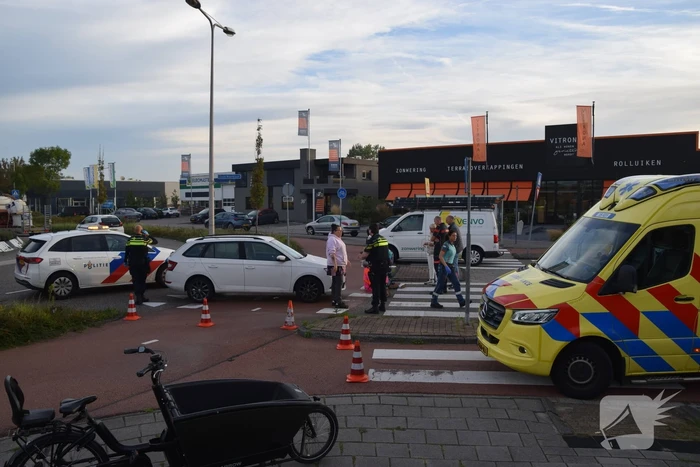 Voetganger geschept bij oversteekplaats