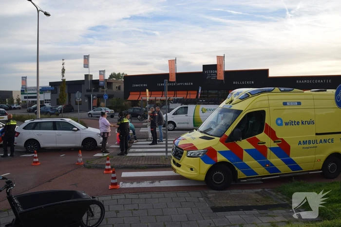Voetganger geschept bij oversteekplaats