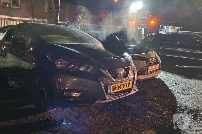 Twee auto's zwaar beschadigd door brand