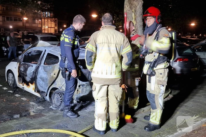 Twee auto's zwaar beschadigd door brand