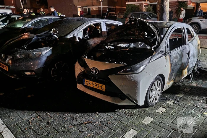Twee auto's zwaar beschadigd door brand