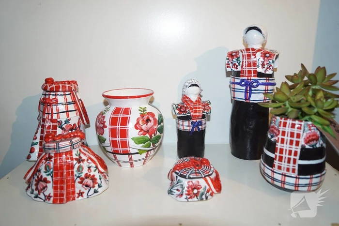 Spakenburgse kunst gemaakt van afval in het gemeentehuis