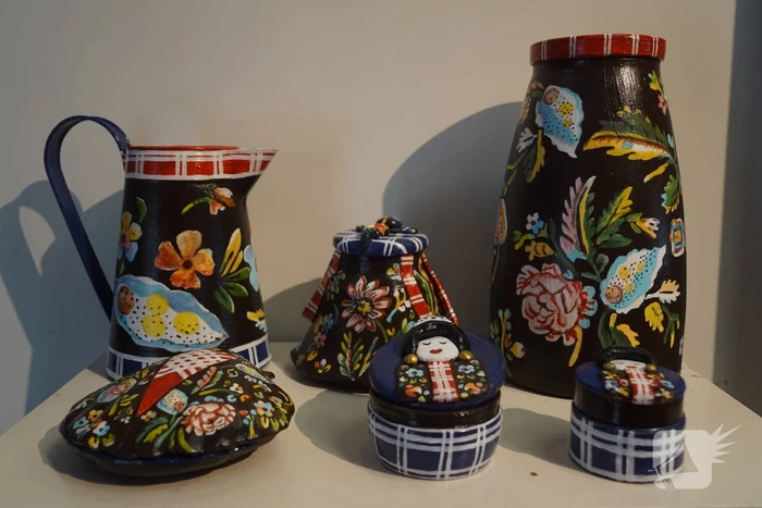 Spakenburgse kunst gemaakt van afval in het gemeentehuis
