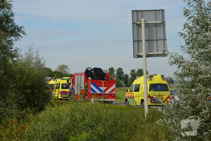 Ernstige aanrijding tussen taxibus en lijnbus
