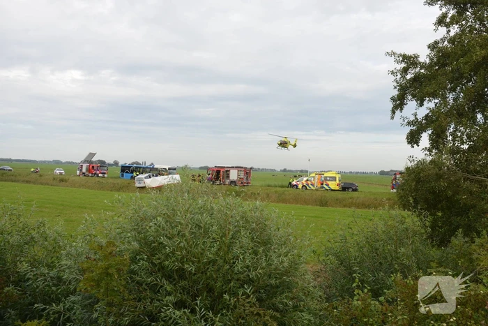 Ernstige aanrijding tussen taxibus en lijnbus