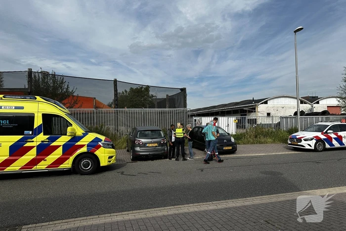 Schade na botsing tussen personenauto's