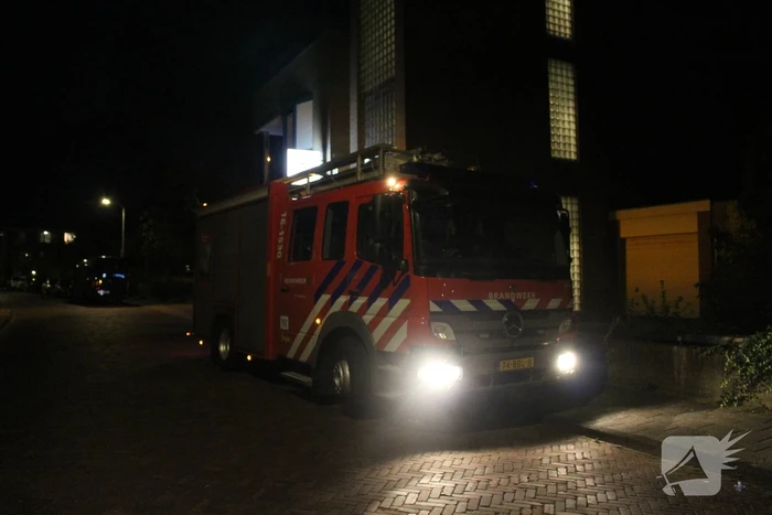 Brandweer doet onderzoek naar brandlucht