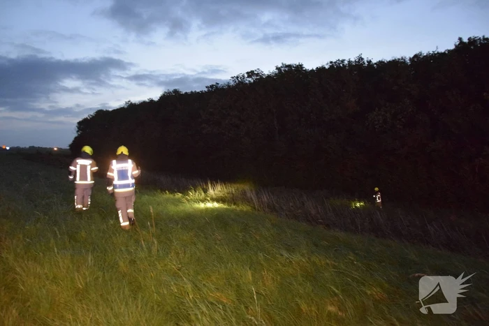 Auto aangetroffen in sloot, bestuurder verlaat voertuig