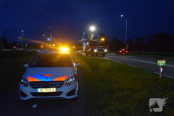 Auto aangetroffen in sloot, bestuurder verlaat voertuig