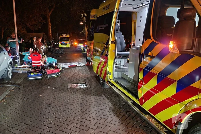 Scooterrijder ernstig gewond bij botsing met auto