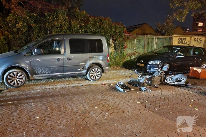 Scooterrijder ernstig gewond bij botsing met auto