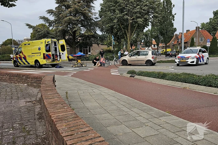 Overstekende fietser aangereden door automobilist