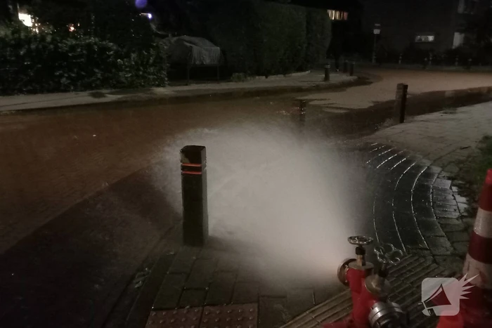 Waterleiding gesprongen in kelder van woning