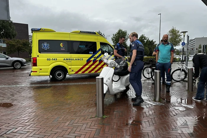 Scooterrijder gecontroleerd na harde val