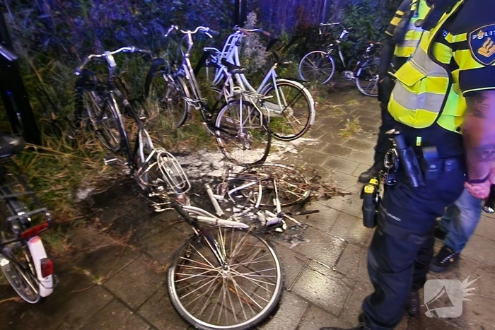 Drie fietsen in brand gestoken in fietsenstalling
