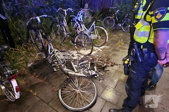 Drie fietsen in brand gestoken in fietsenstalling