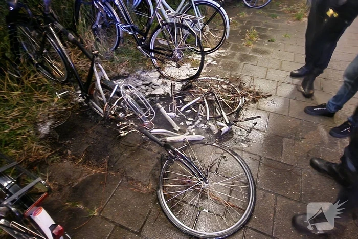Drie fietsen in brand gestoken in fietsenstalling