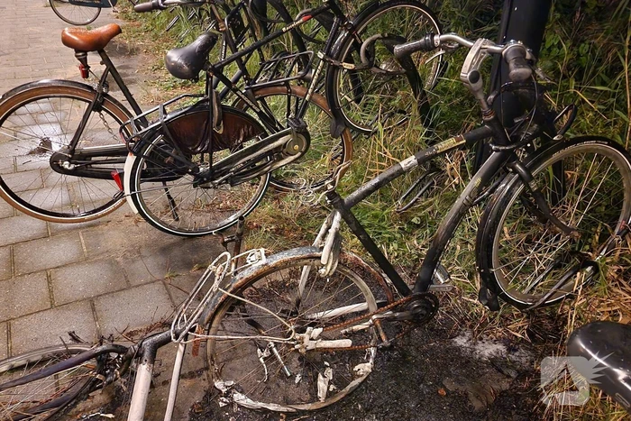 Drie fietsen in brand gestoken in fietsenstalling