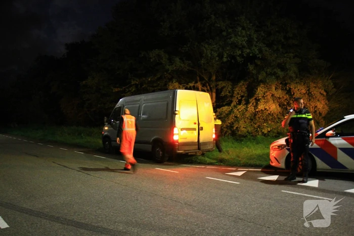 Bestuurder bestelbus slaat op de vlucht, politiehelikopter ingezet bij zoekactie