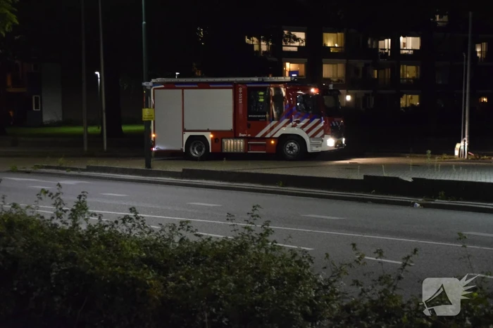 Brandweer onderzoek bij benzinestation naar brandlucht