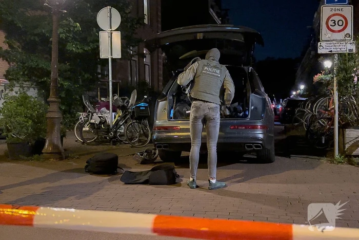 Arrestatieteam valt woning binnen