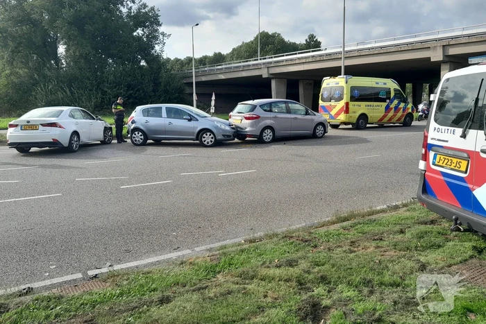 Drie voertuigen betrokken bij kettingbotsing