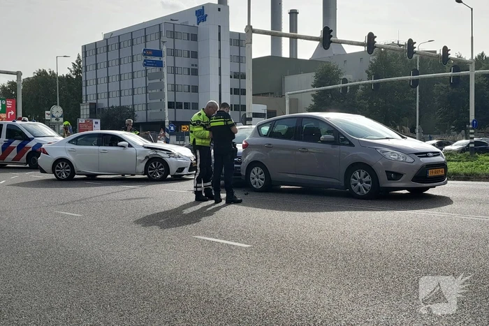 Drie voertuigen betrokken bij kettingbotsing