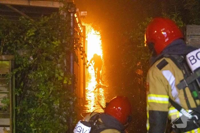Uitslaande brand in schuur