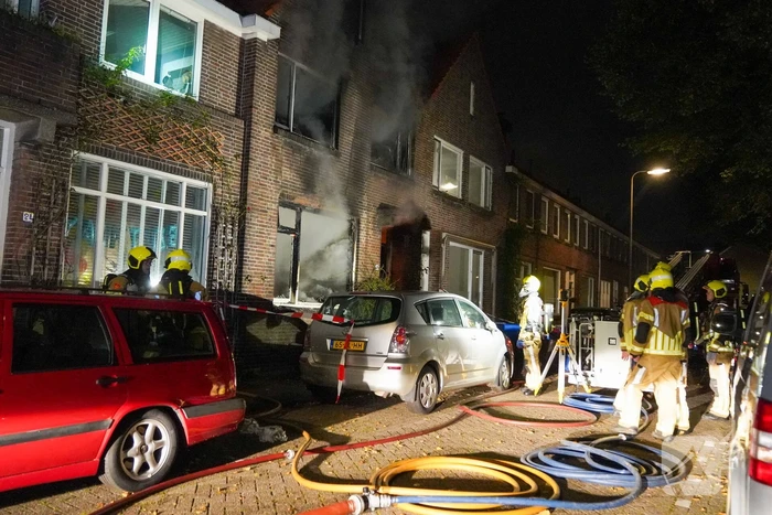 Dode en drie gewonden bij uitslaande brand
