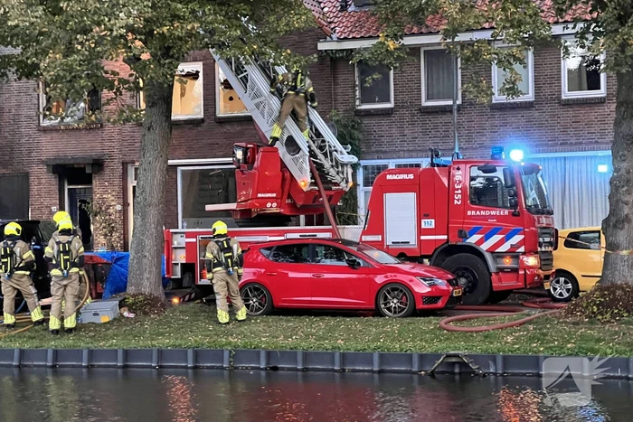 Dode en drie gewonden bij uitslaande brand