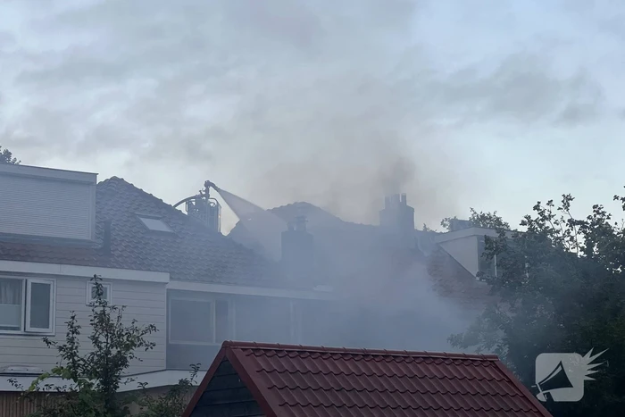 Dode en drie gewonden bij uitslaande brand