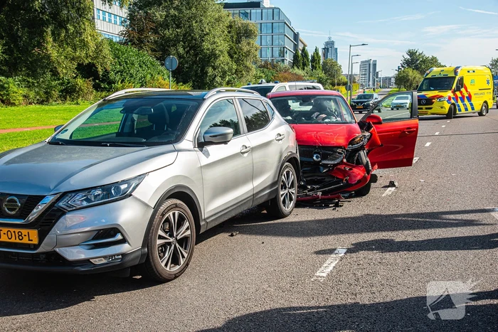 Gewonde bij kettingbotsing tussen drie voertuigen