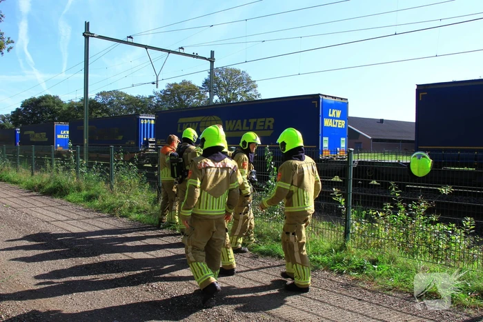 Brandweer controleert vastgelopen remmen van goederentrein