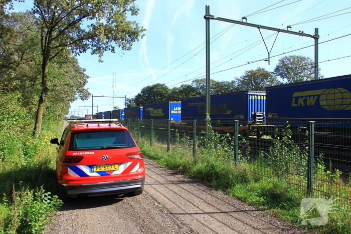 Brandweer controleert vastgelopen remmen van goederentrein