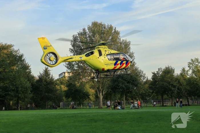 Fietser ernstig gewond bij botsing met politieauto