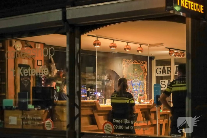 Politie onderzoekt overval op coffeeshop